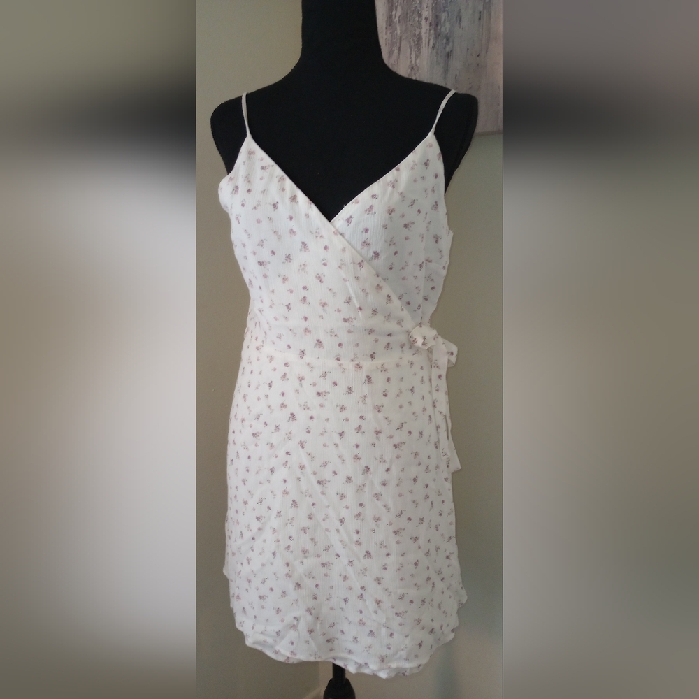 🍒Hollister wrap Floral adj strap dress Sz Med